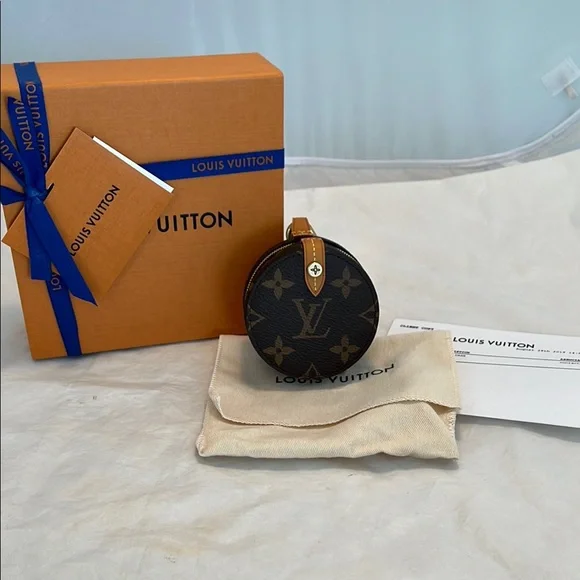 Louis Vuitton Monogram Round Case - Picture 1 of 13
